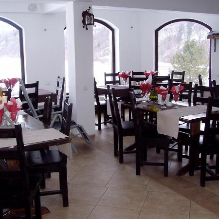 Taverna Pietrei Craiului Zărneşti Buitenkant foto