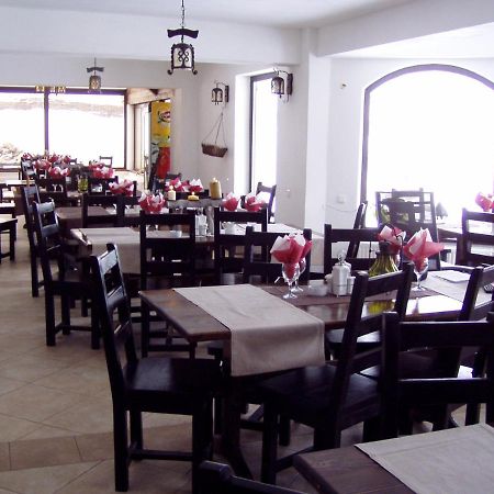 Taverna Pietrei Craiului Zărneşti Buitenkant foto