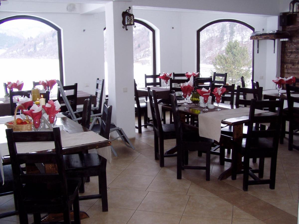Taverna Pietrei Craiului Zărneşti Buitenkant foto